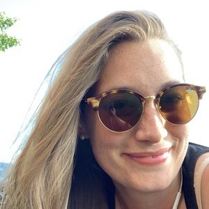 Meet your Posher, Becca
